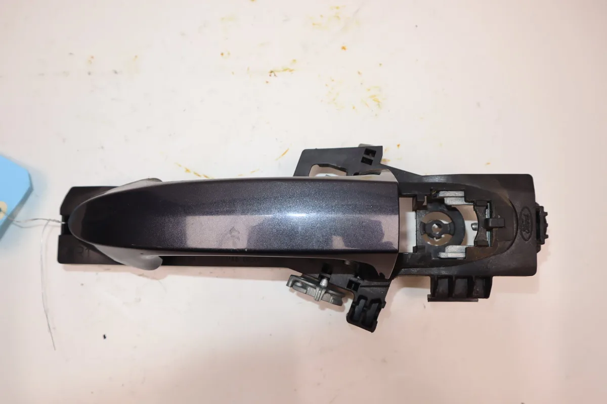 Poignee ext porte ard Ford FIESTA VI (CB1, CCN) 1.4 tdci (2010-2012) 3 portes occasion