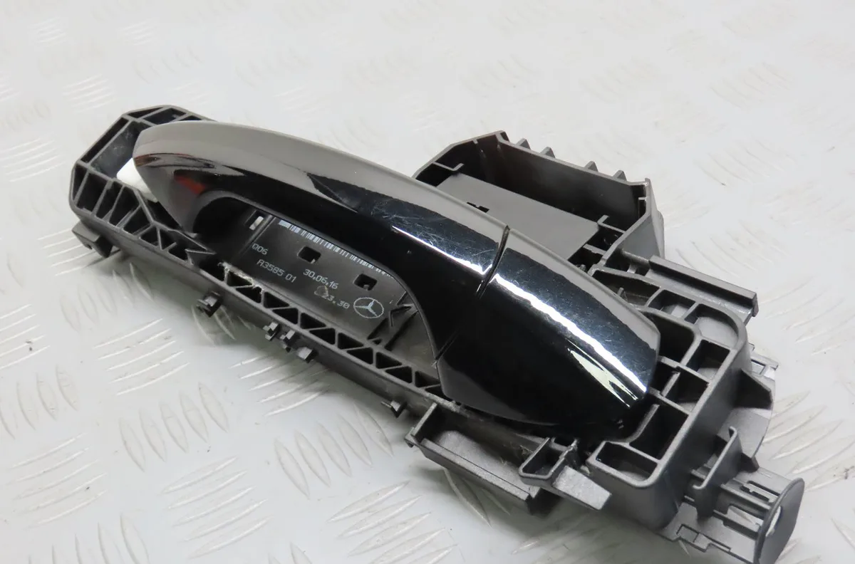 Poignee ext porte ard Mercedes-benz CLASSE A (W176) A 180 (176.042) (2012-2018) occasion