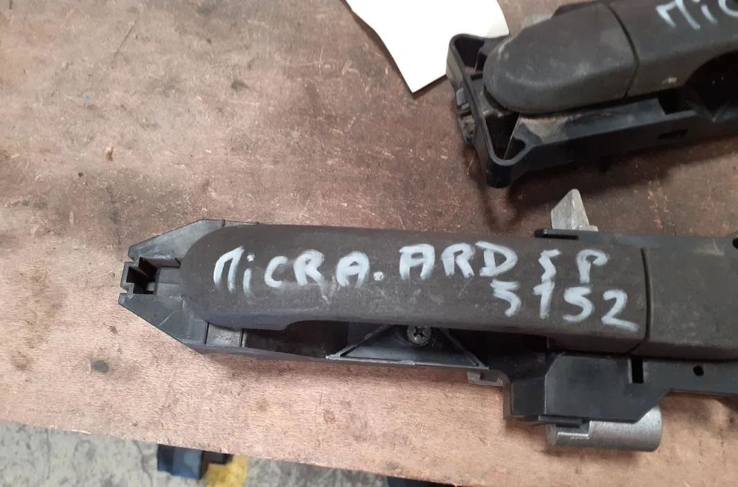 Poignee ext porte ard Nissan MICRA III (K12) 1.2 16v (2003-2010) occasion