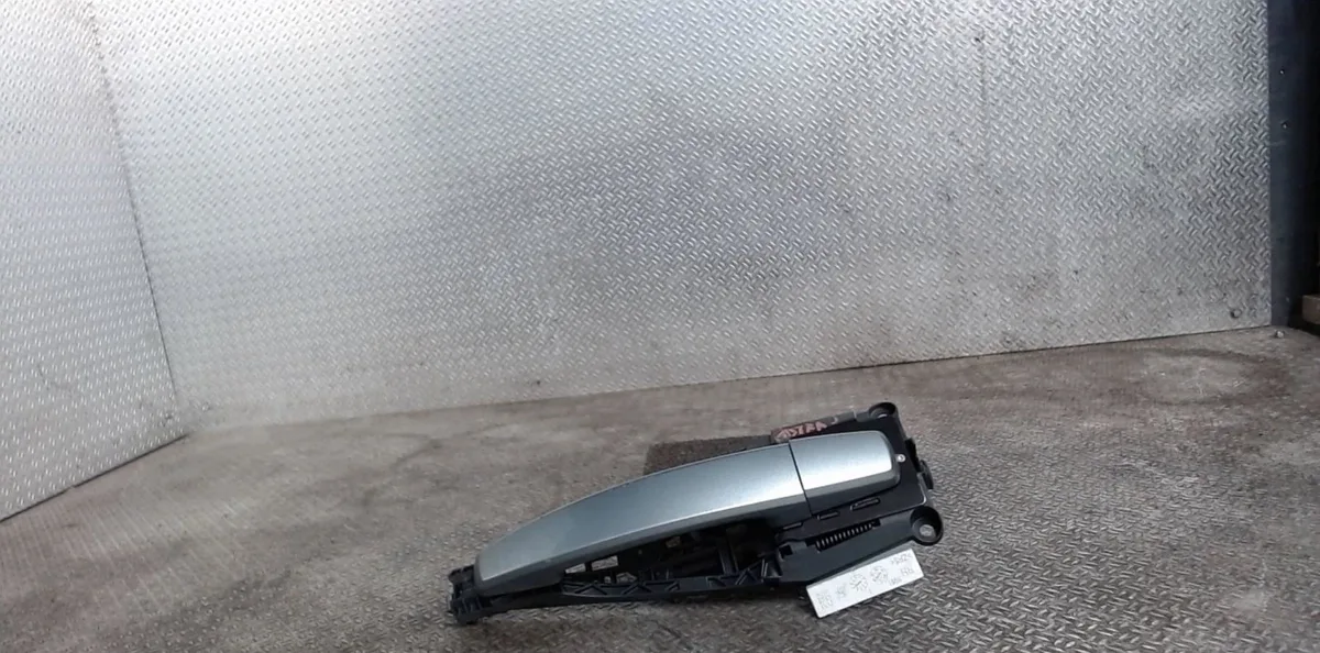 Poignee ext porte ard OPEL ASTRA J ASTRA J PHASE 1 occasion