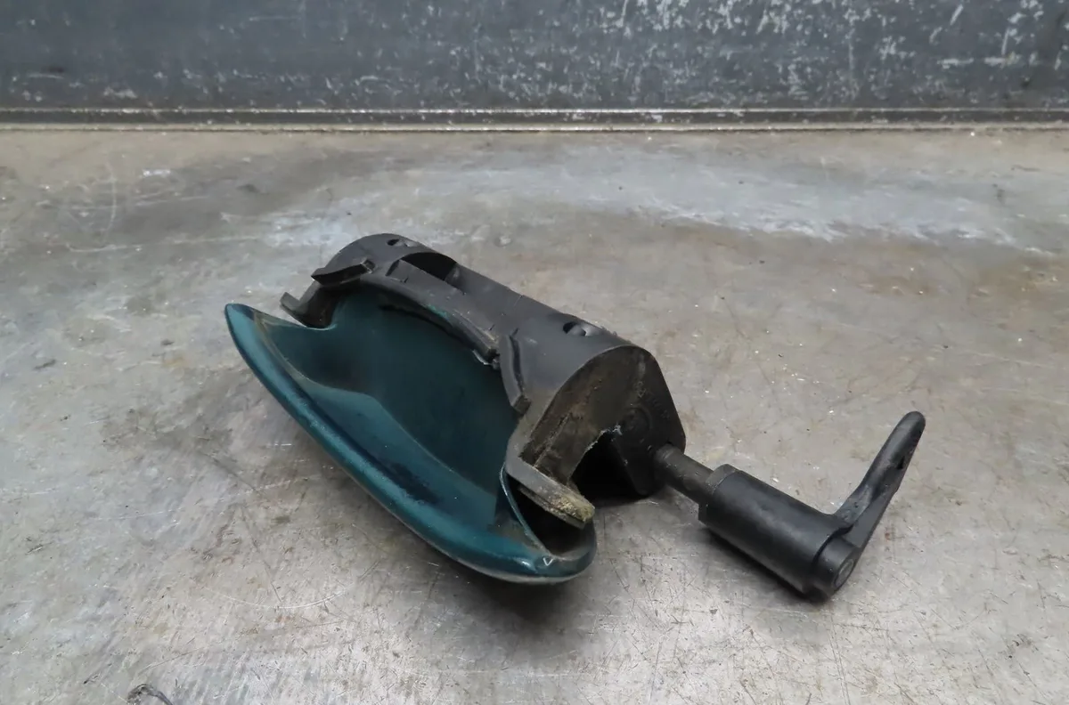 Poignee ext porte ard Peugeot 206 3-5 portes (2A-C) 1.4 i (1998-2012) 3 portes occasion