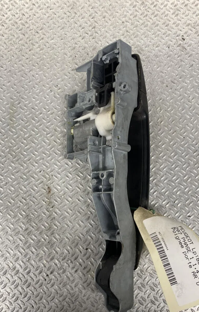 Poignee ext porte ard Peugeot 207-207 (WA_, WC_) 1.4 (2006-2013) 5 portes occasion