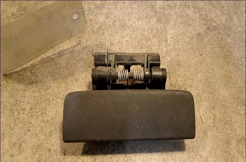 Poignee ext porte ard Peugeot 306 3-5 portes (7A, 7C, N3, N5) 1.9 d (1994-2001) occasion
