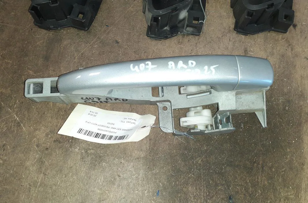 Poignee ext porte ard Peugeot 407 (6D_) 1.6 hdi 110 (6d9hzc, 6d9hyc) (2004-2010) occasion
