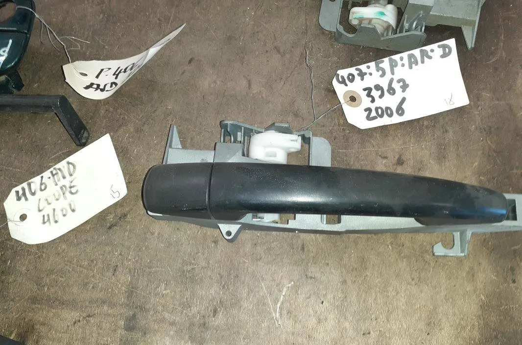 Poignee ext porte ard Peugeot 407 (6D_) 2.0 hdi 135 (6drhrh, 6drhre, 6drhrg, 6drhrj) (2004-2010) 4 portes occasion