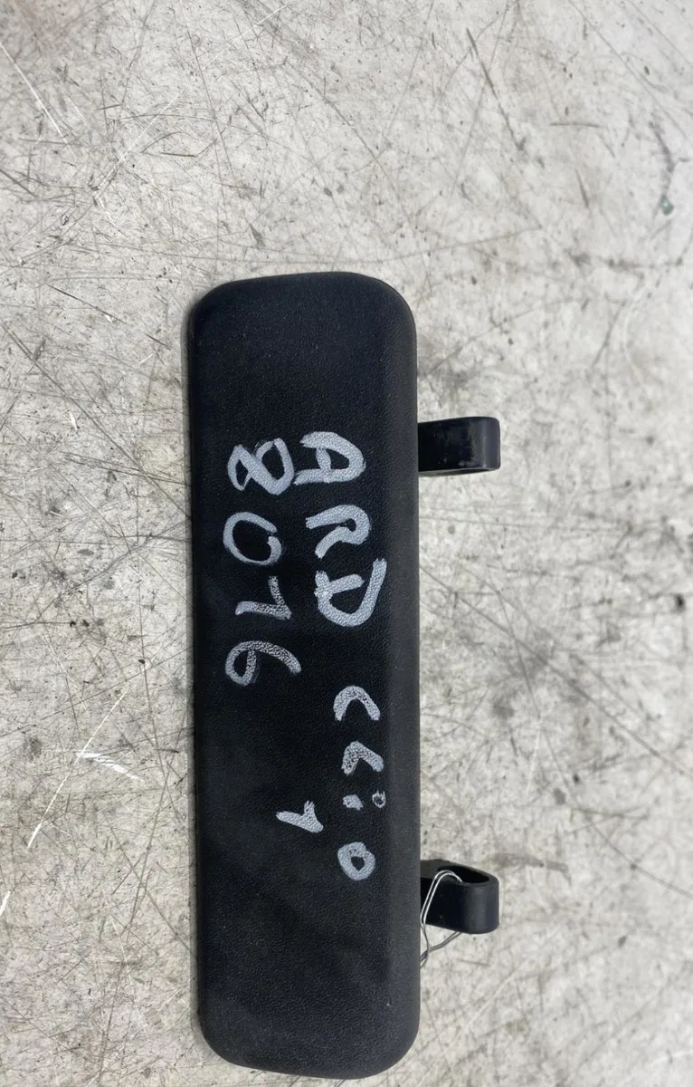 Poignee ext porte ard Renault CLIO I (B-C57_, 5-357_) 1.2 (b-c-s57a, b-c57s, 5-357f, 5-357j, 5-357l, 5-357r) (1990-1998)