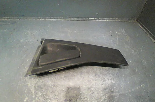 Poignee ext porte ard Renault MEGANE III 3-5 portes (BZ0-1_, B3_) 1.5 dci (bz09, bz0d, bz1w, bz29, bz14) (2009) 5 portes