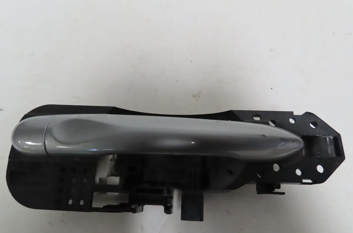 Poignee ext porte ard Renault MEGANE III 3-5 portes (BZ0-1_, B3_) 2.0 dci (bz0l) (2009-2015) occasion