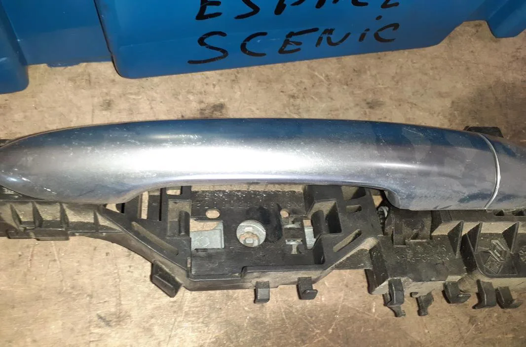 Poignee ext porte ard Renault SCÉNIC II (JM0-1_) 1.9 dci (jm0g, jm12, jm1g, jm2c) (2003-2006) occasion