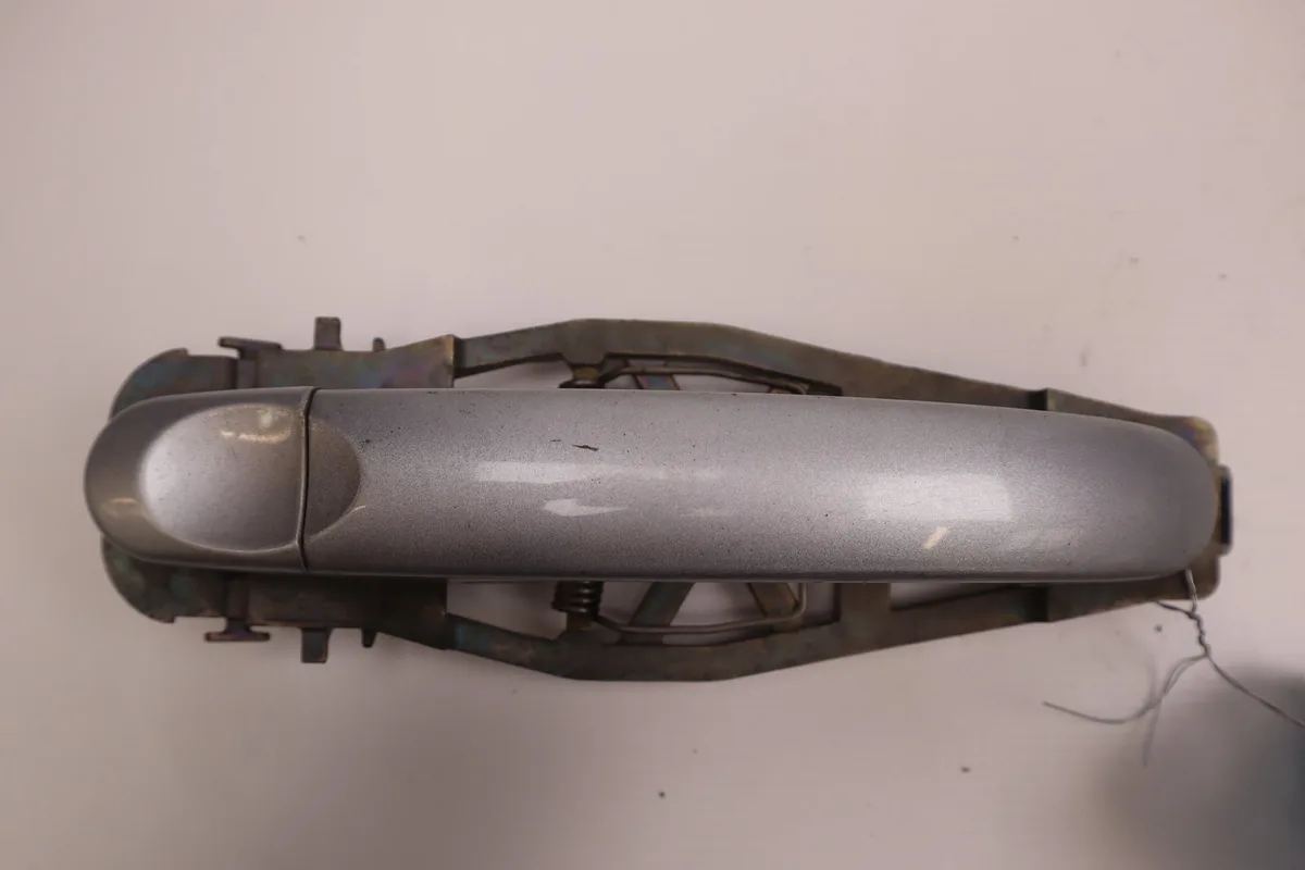 Poignee ext porte ard Volkswagen TOURAN (1T1, 1T2) 1.9 tdi (2003-2004) 5 portes occasion