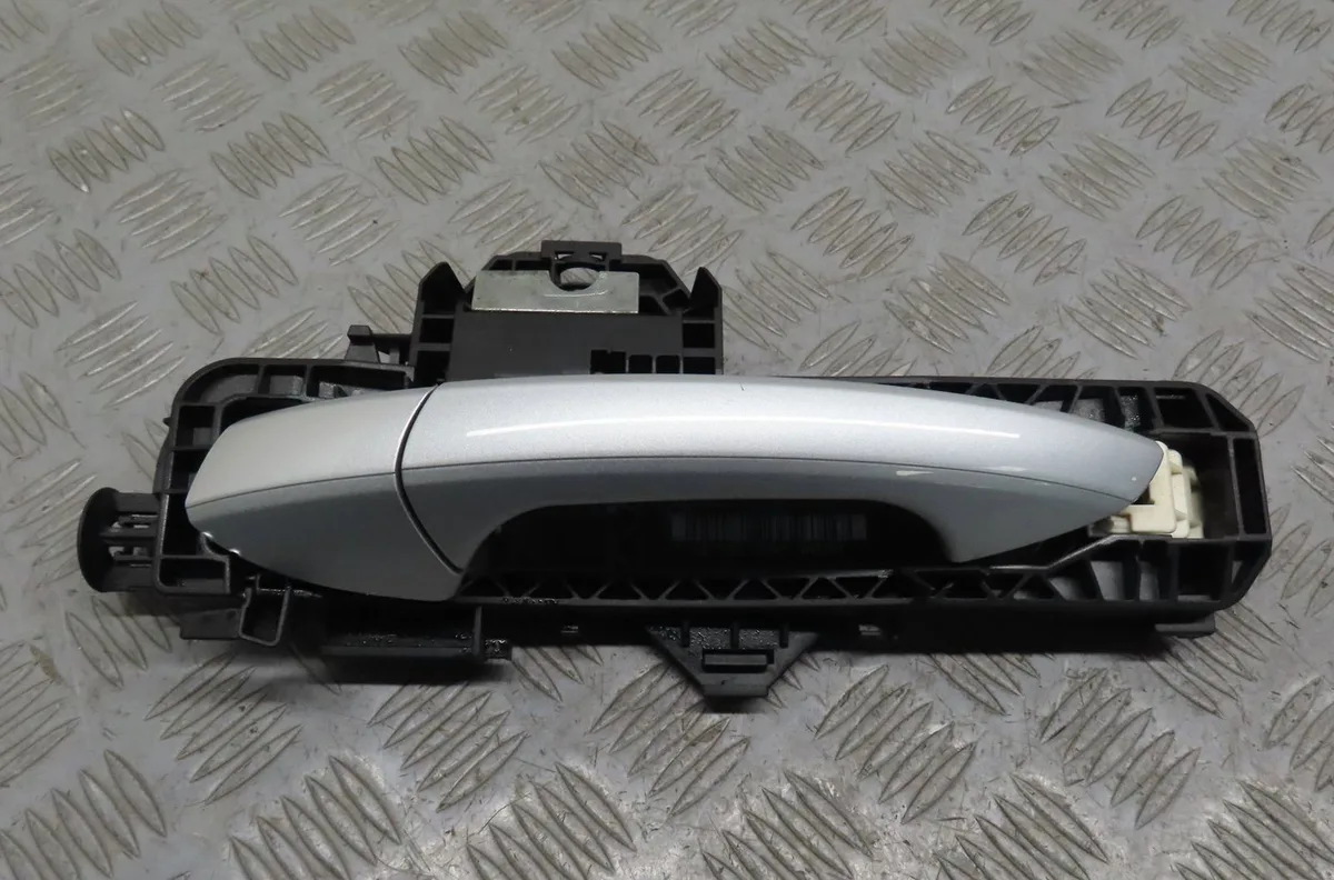 Poignee ext porte arg Mercedes-benz CLASSE C (W204) C 220 cdi (204.008) (2007-2008) 4 portes occasion