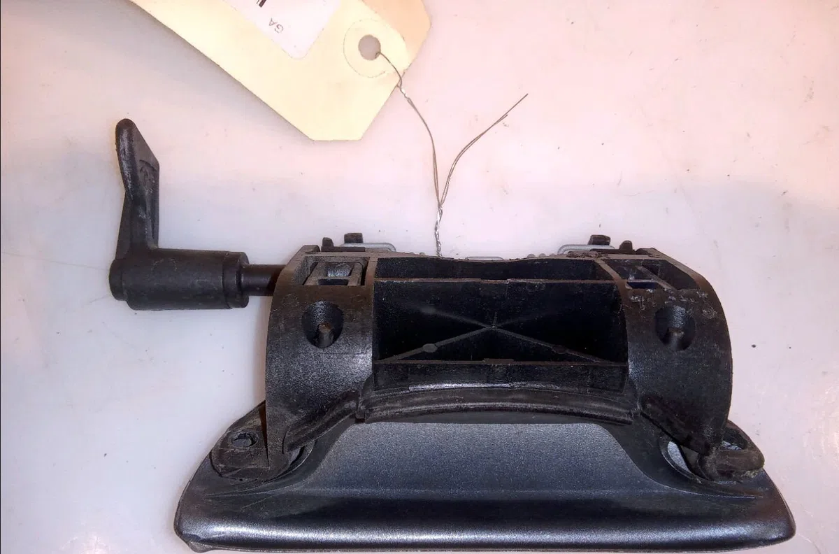 Poignee ext porte arg Peugeot 206 (2L_, 2M_) 1.4 i (2010-2013) occasion