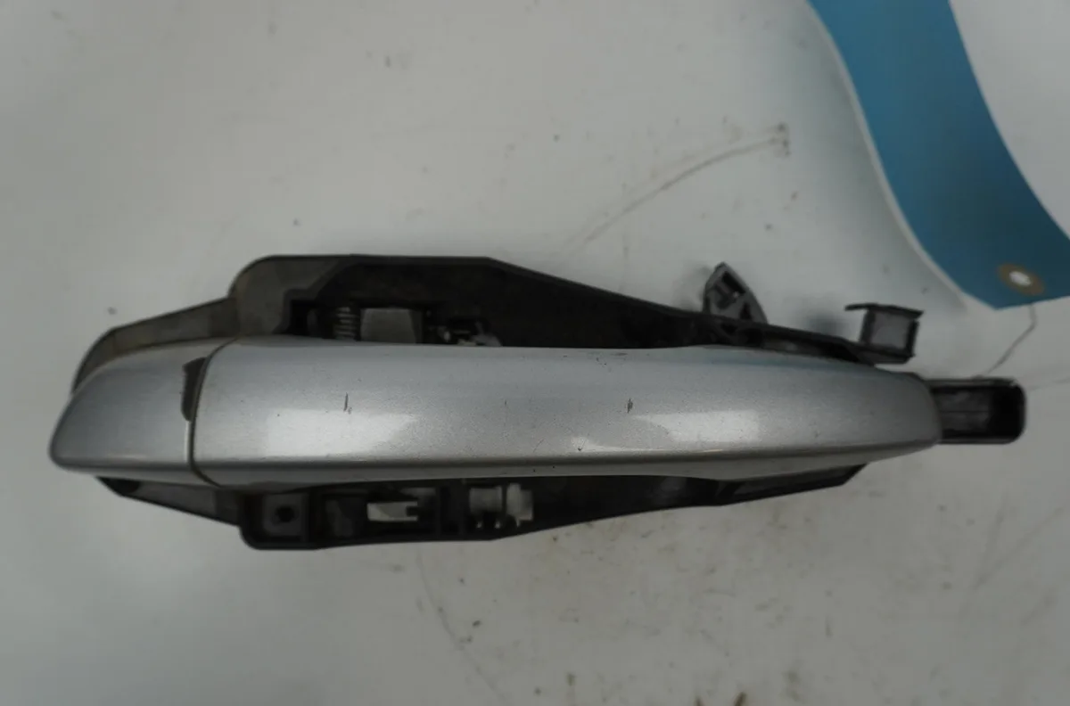 Poignee ext porte arg Peugeot 308 II (LB_, LP_, LW_, LH_, L3_) 1.6 hdi (2013-2021) occasion