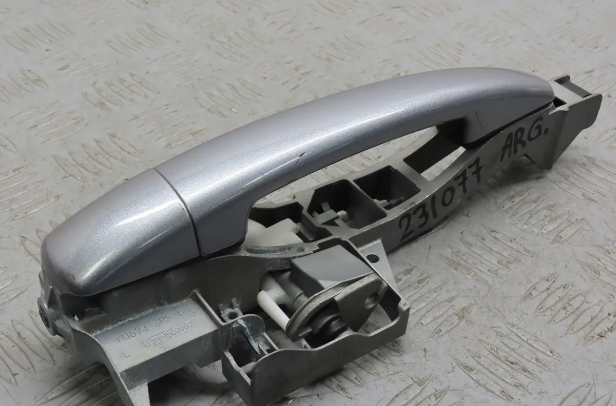 Poignee ext porte arg Peugeot 5008 (0U_, 0E_) 1.6 bluehdi 120 (2014-2017) 5 portes occasion