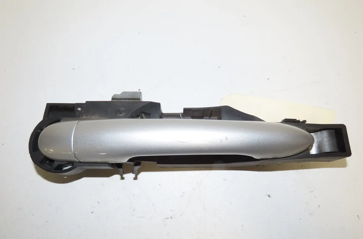 Poignee ext porte arg Renault LAGUNA III Grandtour (KT0-1) 1.5 dci (kt0a, kt0r, kt02) (2007-2015) occasion