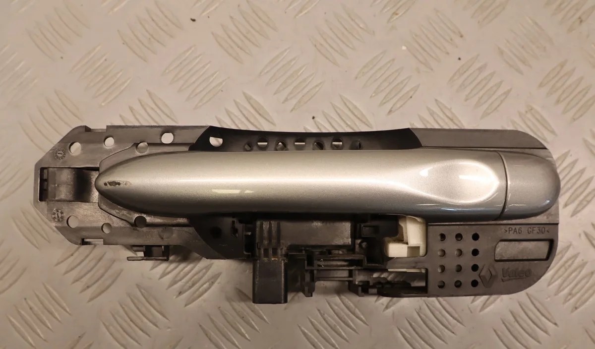 Poignee ext porte arg Renault MEGANE III 3-5 portes (BZ0-1_, B3_) 2.0 dci (bz0l) (2009-2015) occasion