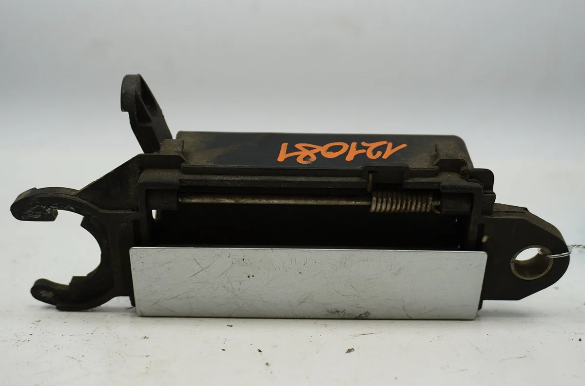 Poignee ext porte avd Audi A4 B5 (8D2) 1.9 tdi (1995-2000) occasion