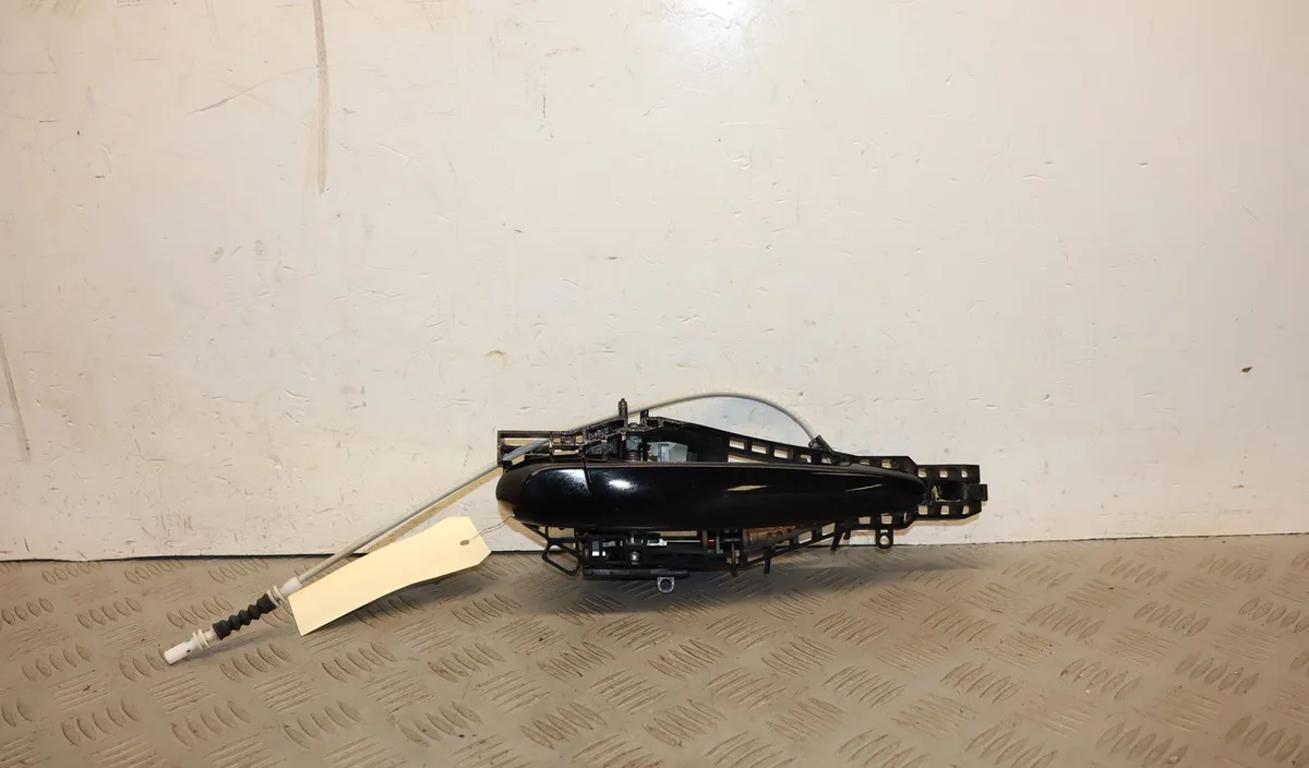 Poignee ext porte avd Bmw 1 (F20) 116 i (2015-2019) occasion