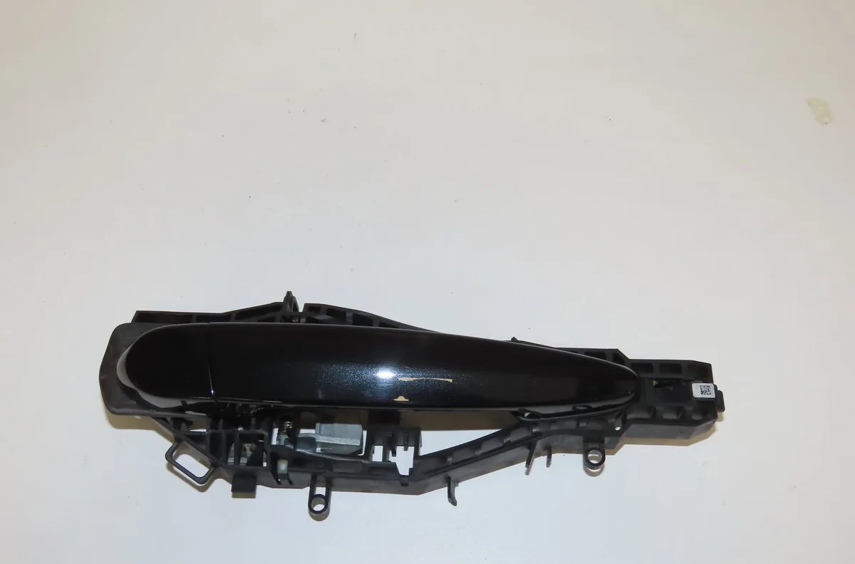 Poignee ext porte avd Bmw 1 (F20) 118 d (2011-2015) occasion