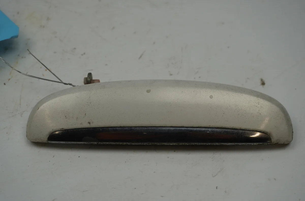 Poignee ext porte avd Daihatsu SIRION (M1) 1.0 i 4wd (1999-2000) occasion