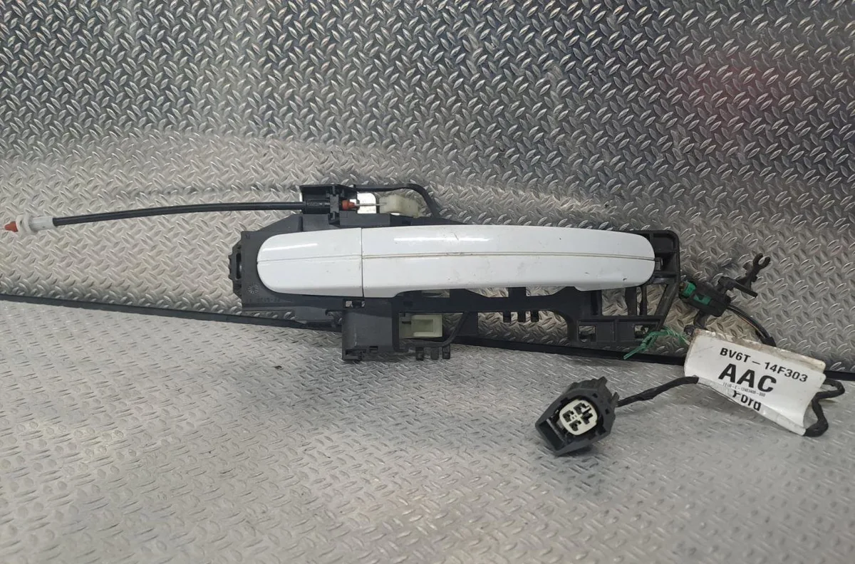 Poignee ext porte avd Ford FOCUS III 2.0 tdci (2010-2014) occasion