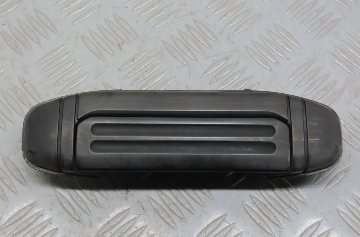 Poignee ext porte avd Mitsubishi PAJERO III (V7_W, V6_W) 2.5 tdi (v64w, v74w) (2001-2006) occasion