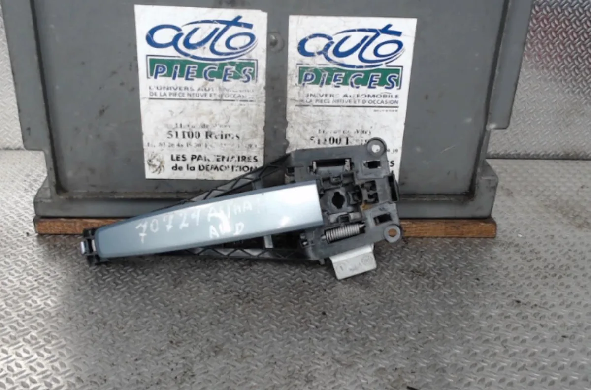 Poignee ext porte avd OPEL ASTRA H ASTRA H TWINTOP CABRIOLET occasion