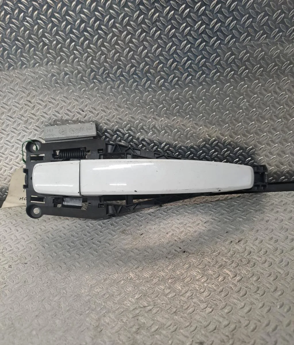 Poignee ext porte avd OPEL MOKKA 1 MOKKA 1 PHASE 1 occasion