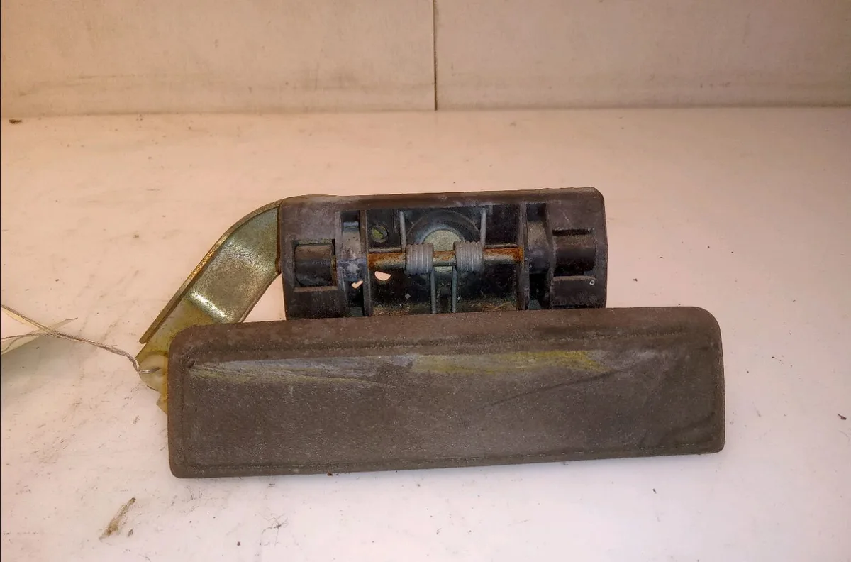 Poignee ext porte avd Peugeot 205 II (20A-C) 1.4 (1988-1998) occasion