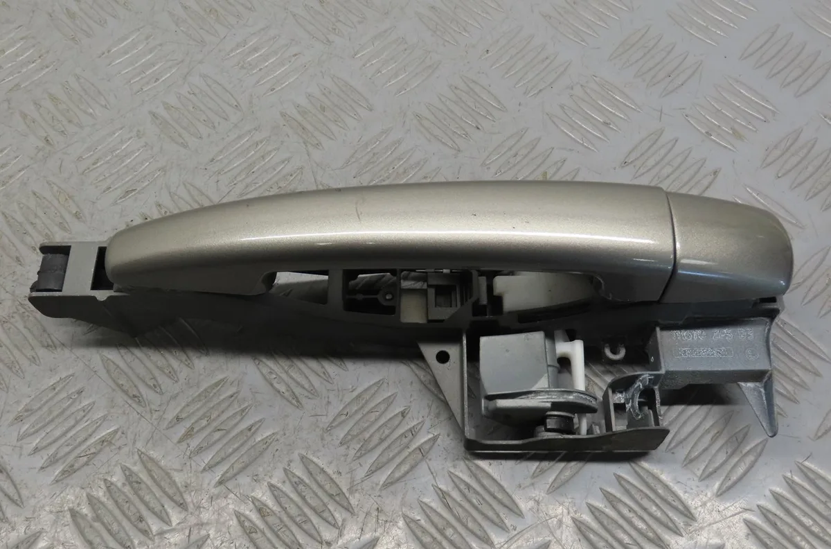 Poignee ext porte avd Peugeot 3008 Monospace (0U_) 2.0 hdi hybrid4 (0urhca) (2011-2016) occasion