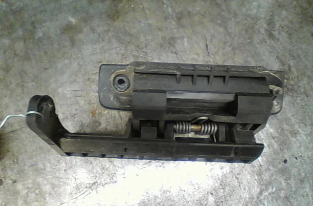 Poignee ext porte avd Peugeot 306 3-5 portes (7A, 7C, N3, N5) 2.0 xsi (1993-2001) occasion