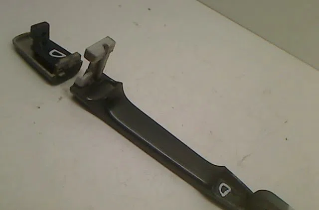 Poignee ext porte avd Peugeot 4007 (VU_, VV_) 2.2 hdi (2007-2013) occasion