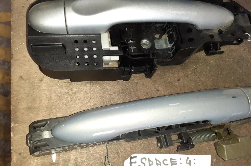 Poignee ext porte avd Renault ESPACE IV (JK0-1_) 2.2 dci (jk0h) (2002-2006) occasion
