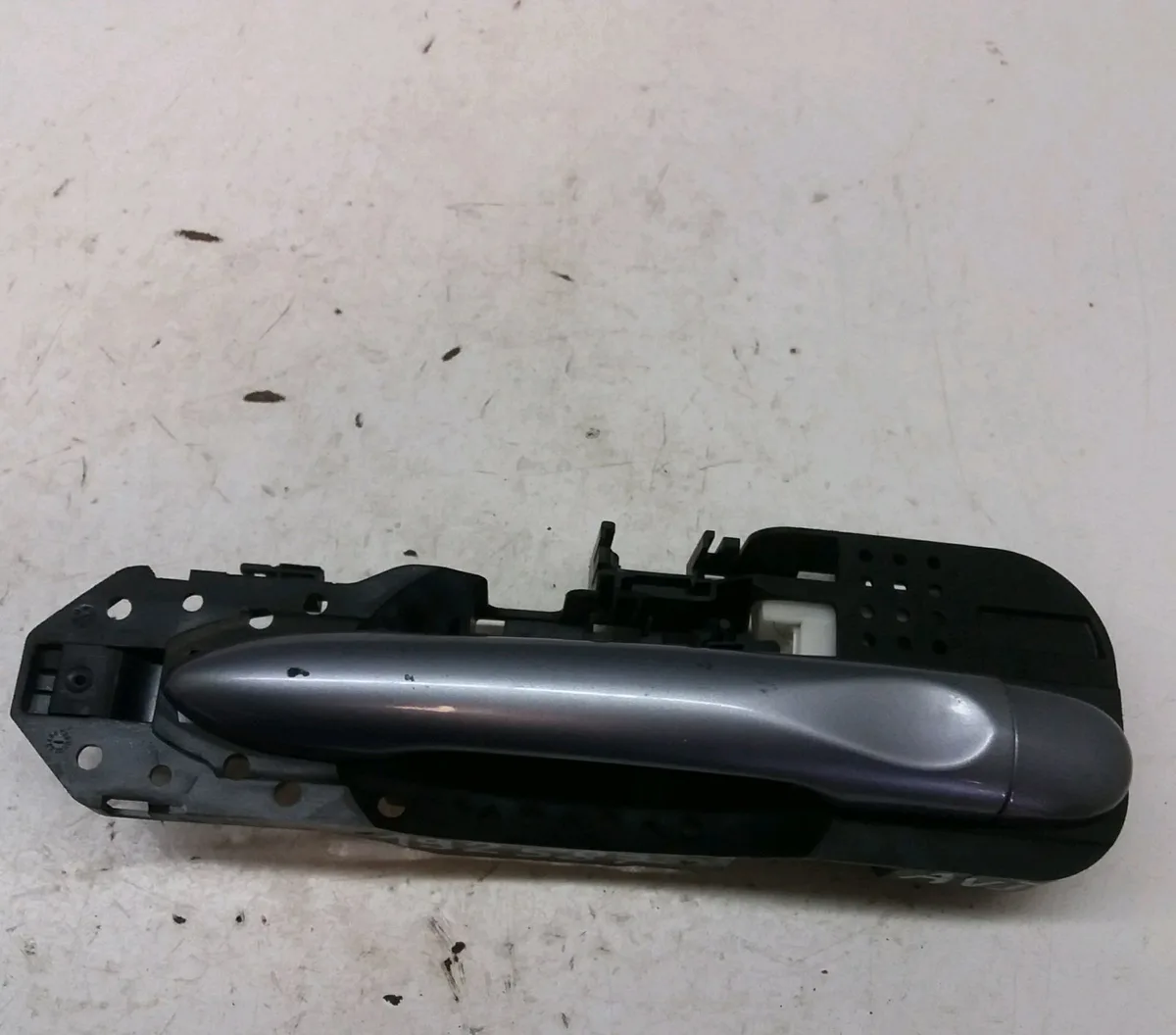 Poignee ext porte avd Renault MEGANE III 3-5 portes (BZ0-1_, B3_) 1.5 dci (2009) 5 portes occasion