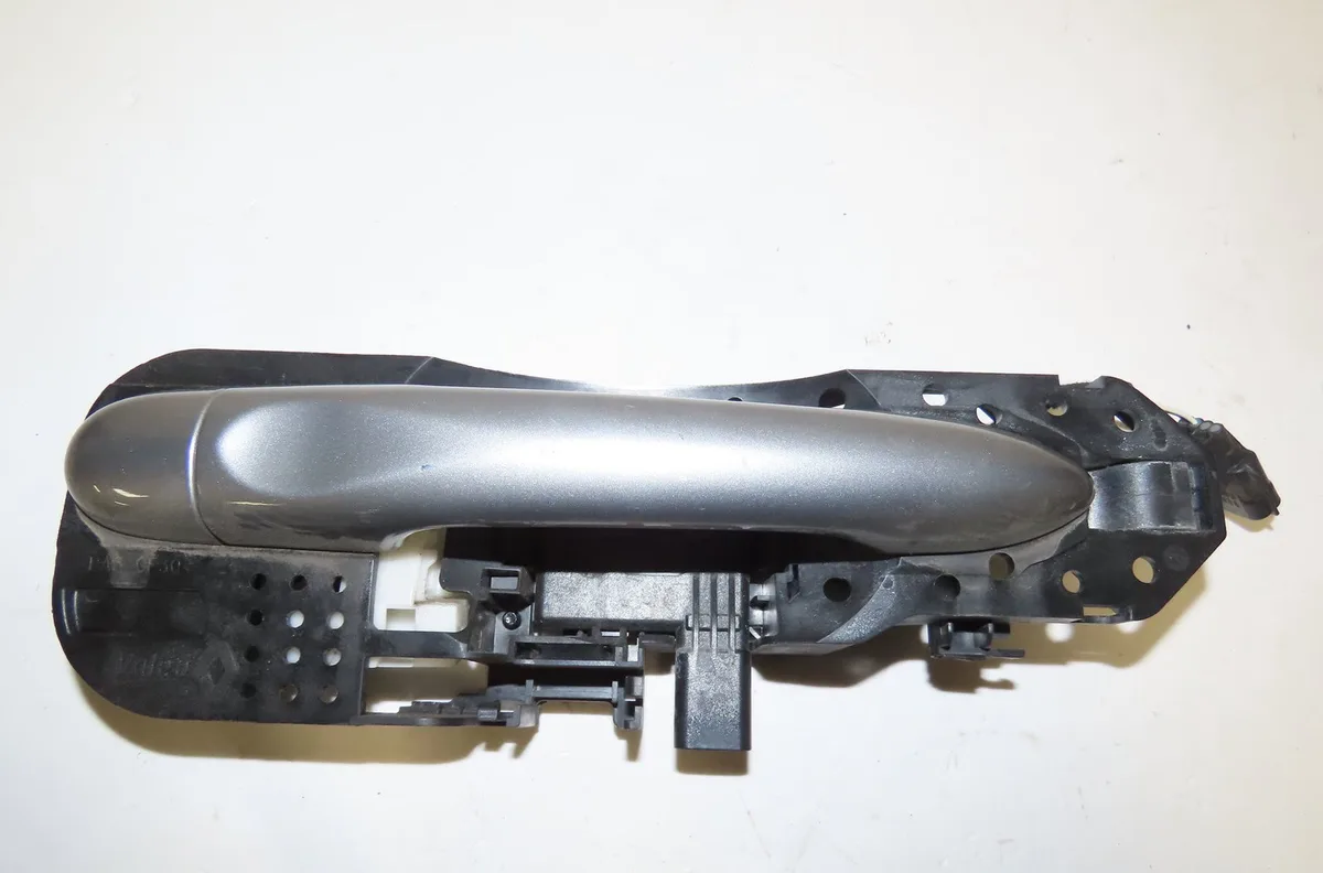 Poignee ext porte avd Renault MEGANE III 3-5 portes (BZ0-1_, B3_) 2.0 dci (bz0l) (2009-2015) occasion