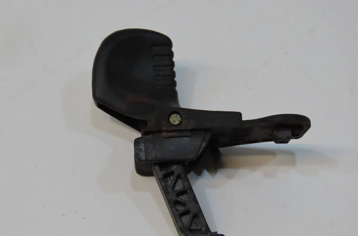 Poignee ext porte avd Renault TWINGO I (C06_) 1.2 (c063, c064) (1993-1996) 3 portes occasion