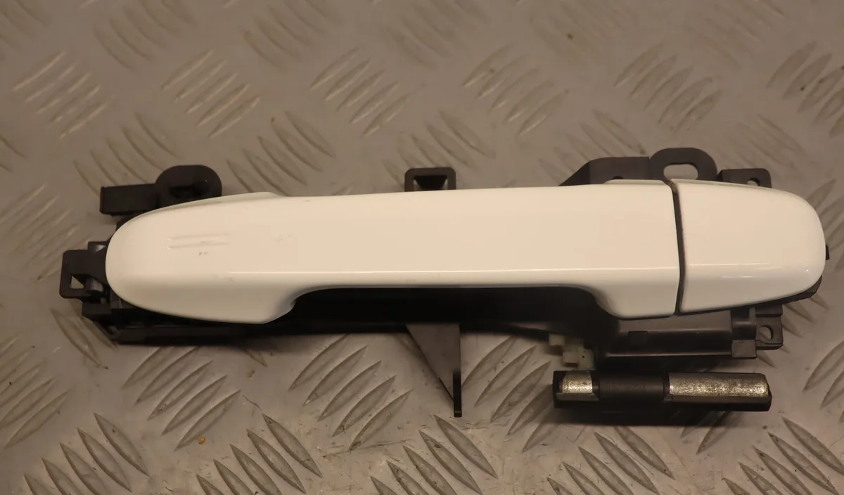Poignee ext porte avd Toyota AURIS (_E18_) 1.8 hybrid (zwe186_) (2012-2018) occasion