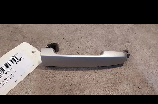 Poignee ext porte avd Toyota COROLLA (_E12_) 1.4 d (nde120_) (2004-2007) 5 portes occasion