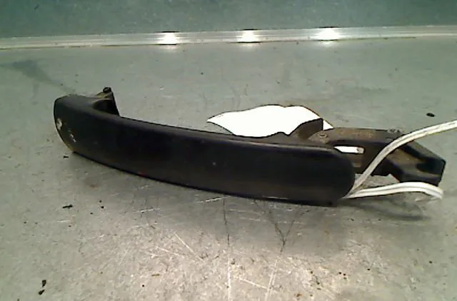 Poignee ext porte avd VOLKSWAGEN GOLF IV Phase 1 01-1998--05-2004 occasion