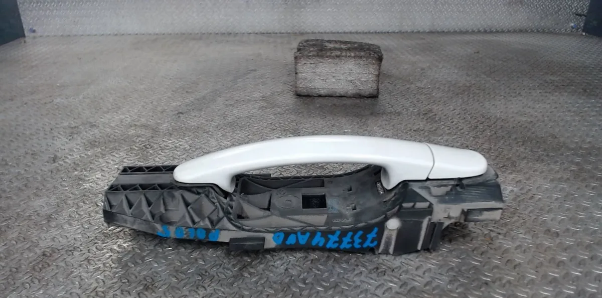 Poignee ext porte avd VOLKSWAGEN POLO 5 PHASE 1 occasion