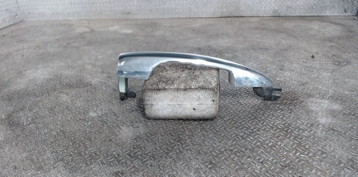 Poignee ext porte avg Alfa romeo MITO (955_) 1.6 jtdm (955axe1b) (2008-2015) occasion