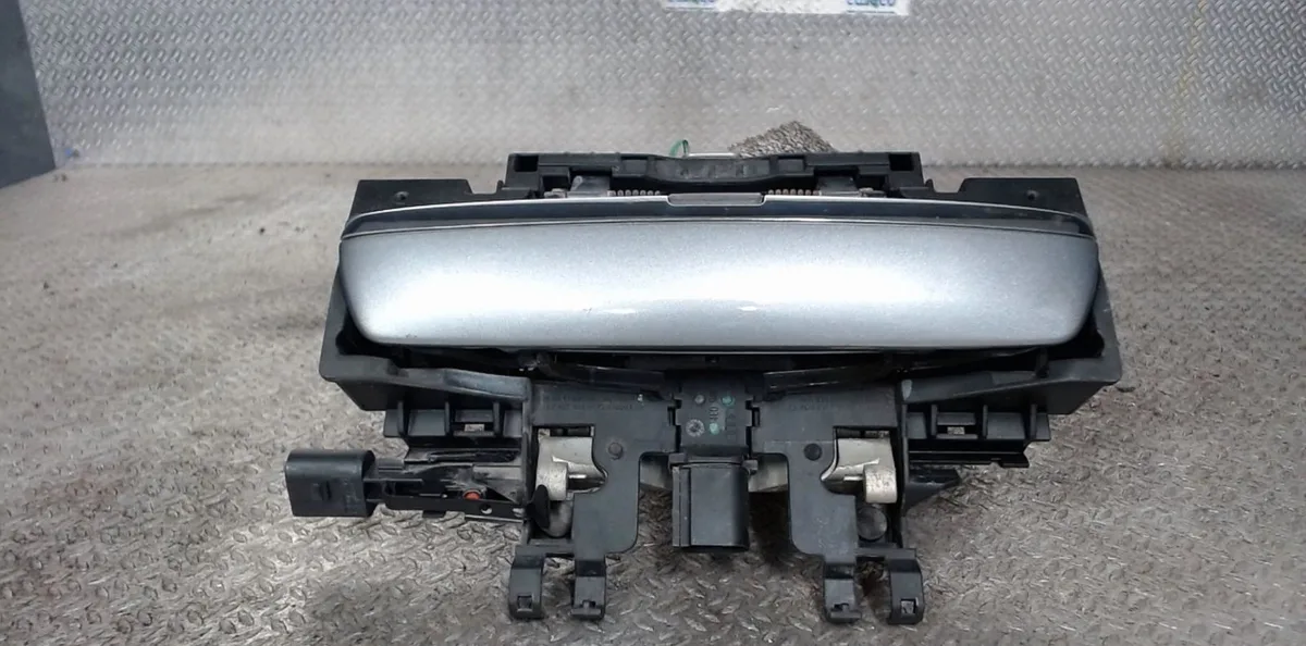 Poignee ext porte avg AUDI A8 2 A8 2 PHASE 1 occasion