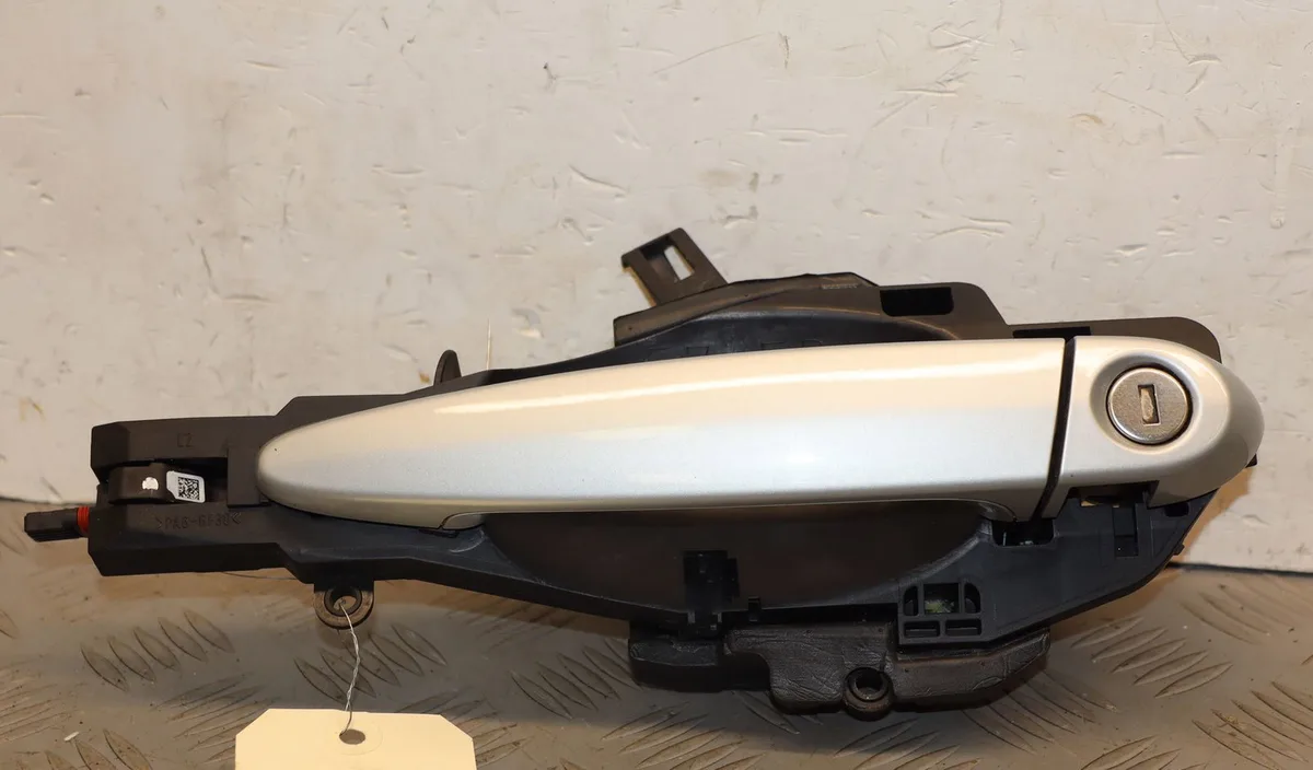 Poignee ext porte avg Bmw X3 (F25) Xdrive 20 d (2010-2014) occasion