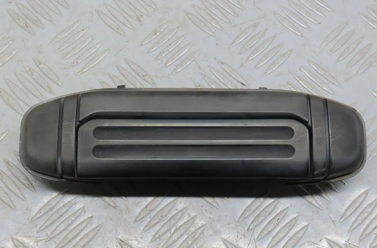Poignee ext porte avg Mitsubishi PAJERO III (V7_W, V6_W) 2.5 tdi (v64w, v74w) (2001-2006) occasion