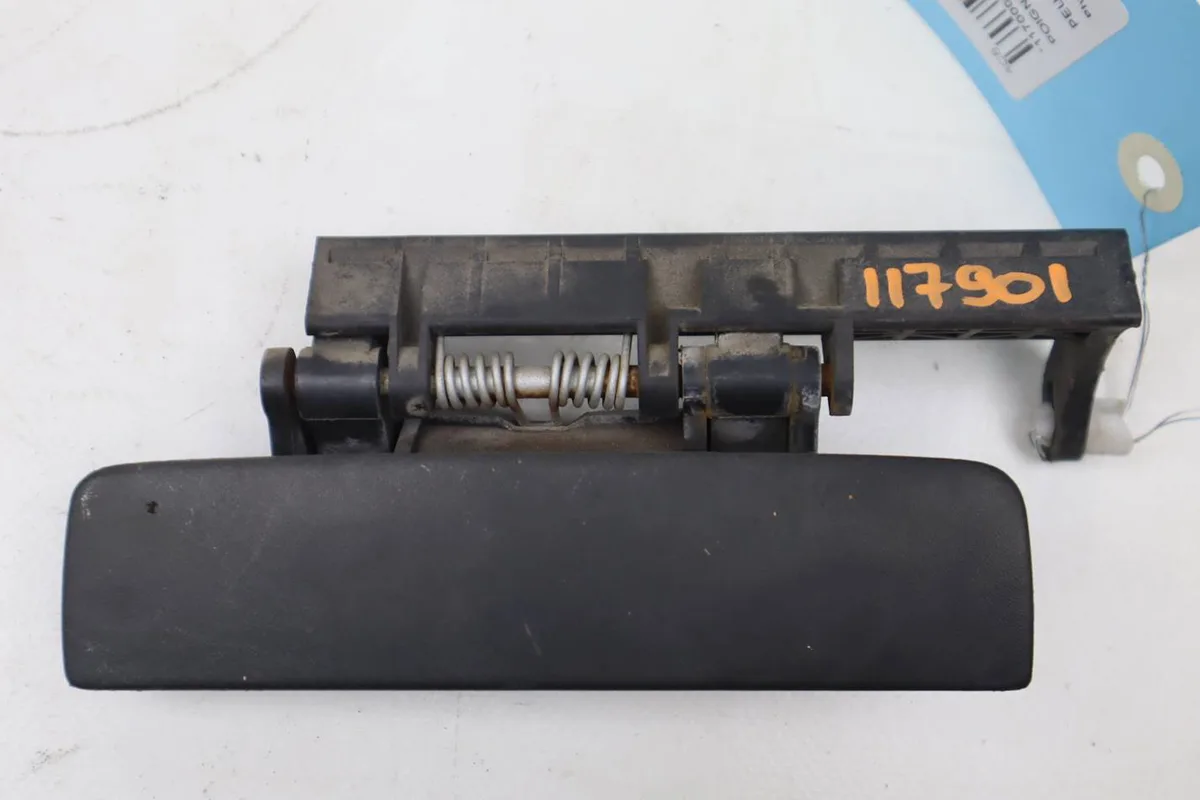 Poignee ext porte avg Peugeot 306 3-5 portes (7A, 7C, N3, N5) 1.4 (1993-2001) 5 portes occasion