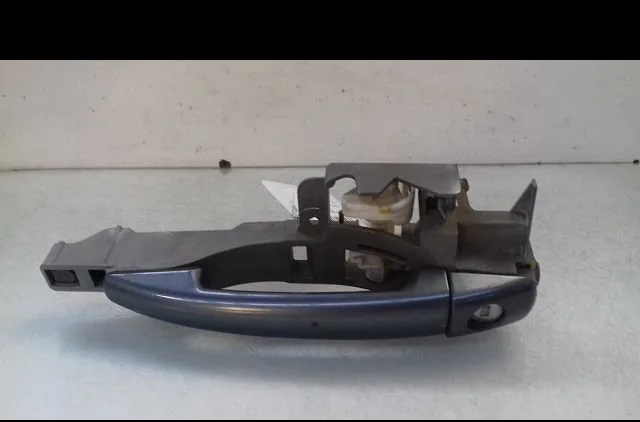 Poignee ext porte avg Peugeot 407 (6D_) 2.0 hdi 135 (6drhrh, 6drhre, 6drhrg, 6drhrj) (2004-2010) 4 portes occasion