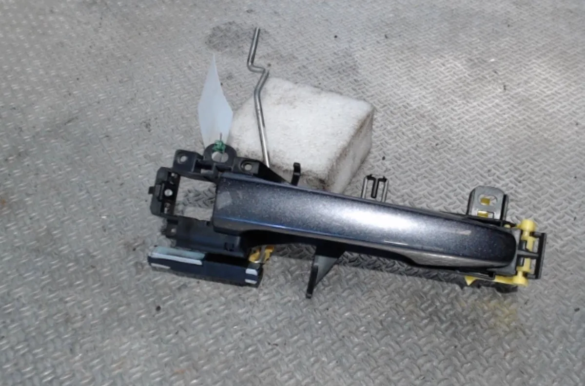 Poignee ext porte avg RENAULT CLIO 3 CLIO 3 PHASE 2 occasion