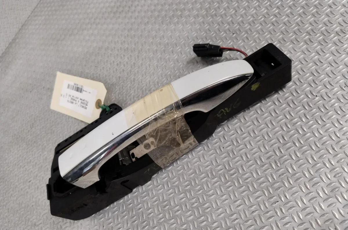 Poignee ext porte avg RENAULT MEGANE 4 MEGANE 4 PHASE 1 occasion