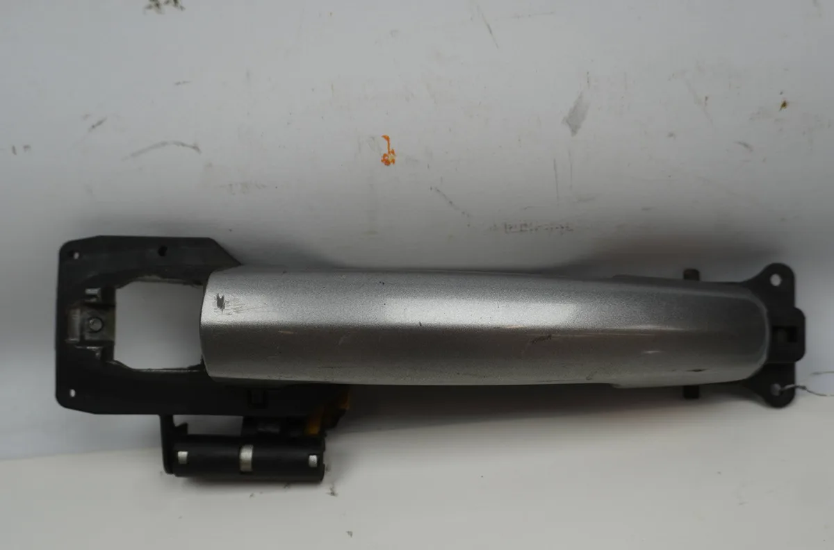 Poignee ext porte avg Suzuki SWIFT III (MZ, EZ) 1.3 ddis (rs 413d) (2005) 5 portes occasion