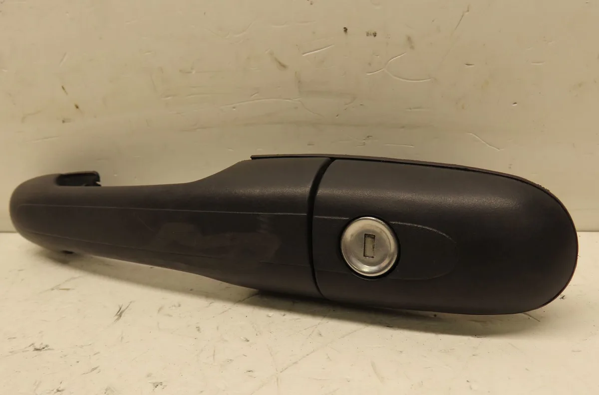 Poignee ext porte battante d Mercedes-benz VITO - MIXTO Camionnette (W639) 109 cdi (639.601, 639.603, 639.605) (2003) oc